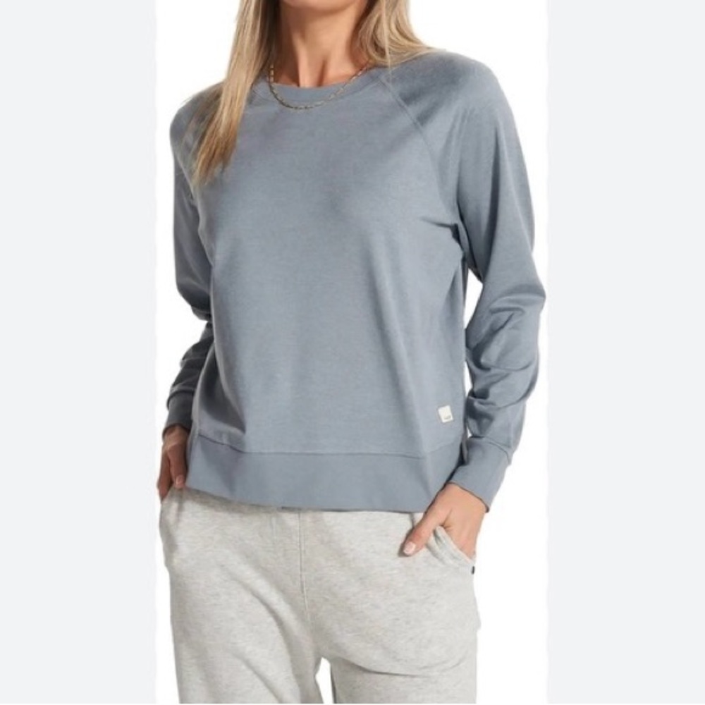 Vuori Women’s Long-Sleeve Halo Crew Grey Size L - DreamKnit™